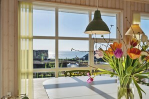 Dining - Lovely holiday home with sea view (Faaborg)
