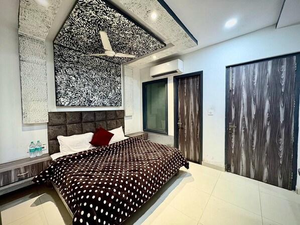 Free WiFi, bed sheets - The Aatri Regancy By GRB (Amritsar)