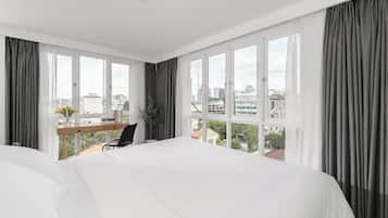 Duplex Family Suite | 1 bedroom, desk, laptop workspace, blackout curtains