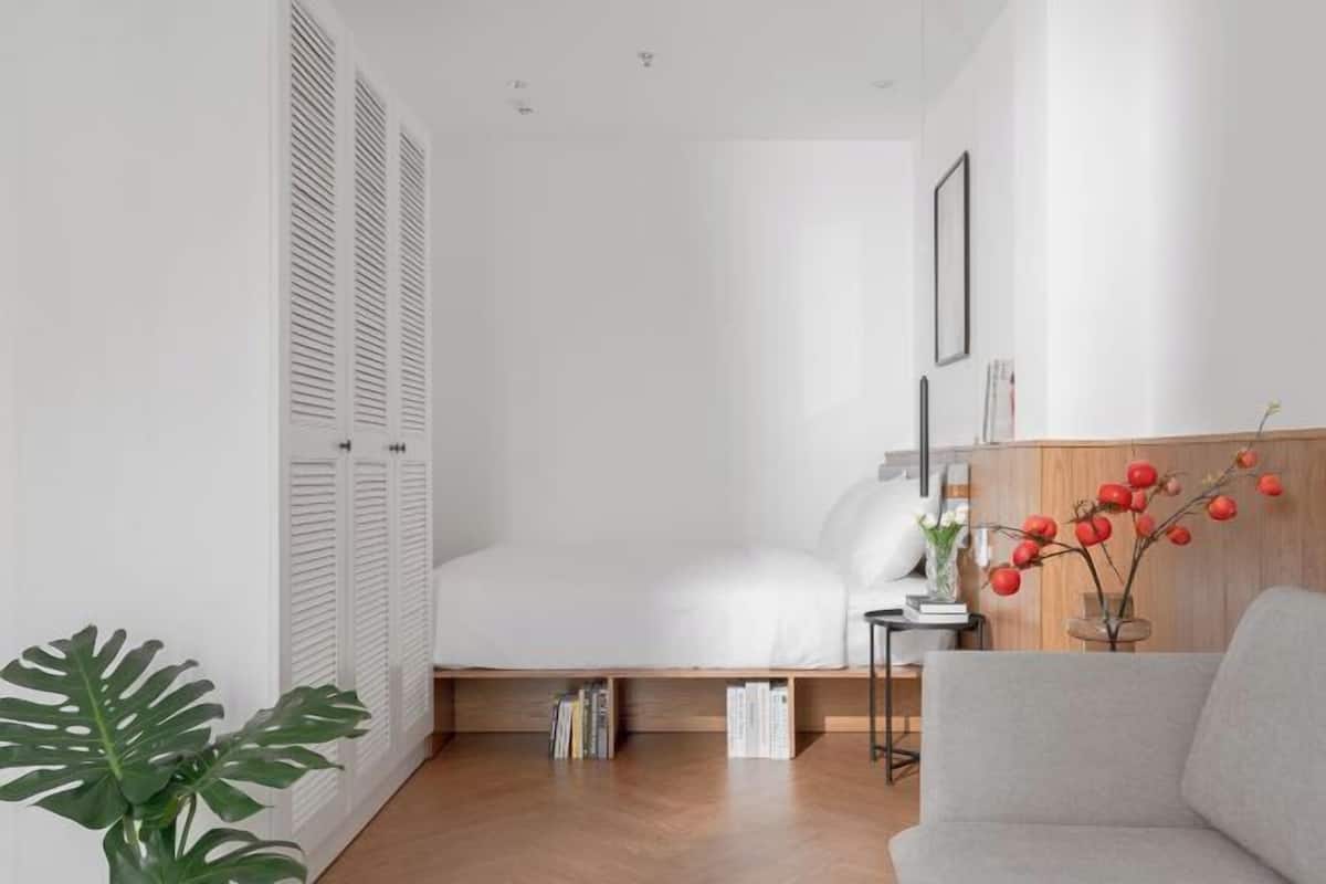 Desk, laptop workspace, blackout drapes, WiFi (free)