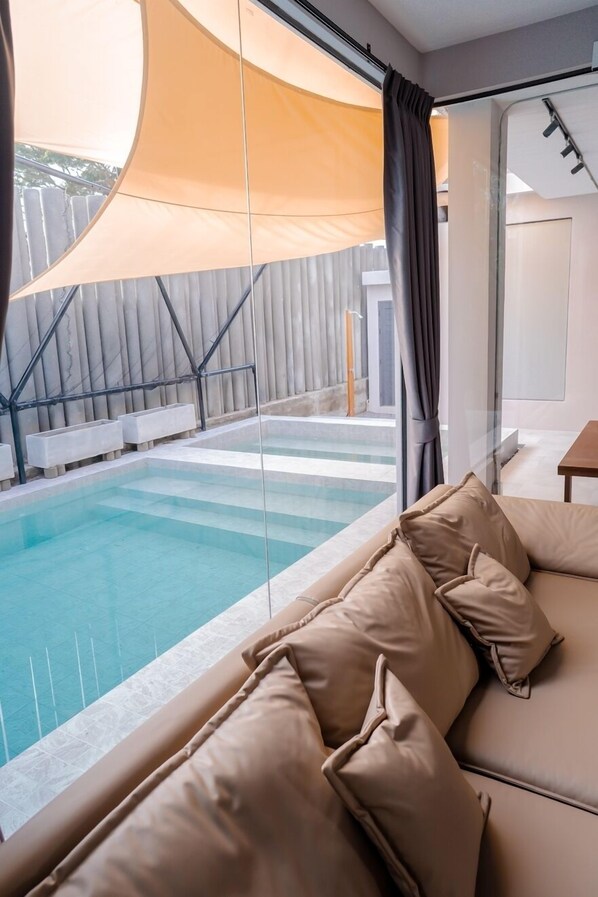 Villa Deluxe, 2 chambres, piscine privée, vue sur la piscine | Vue de la chambre