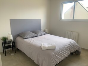 3 bedrooms, desk, iron/ironing board, free WiFi