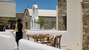 Stone two-bedroom suite | Teres/patio