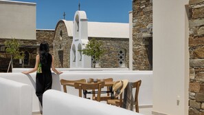 Stone two-bedroom suite | Terrace/patio - Emerald Tinos (Tinos)