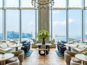 2 restaurants; breakfast, lunch, and dinner served - The St. Regis Shenzhen Bao'an (Shenzhen)