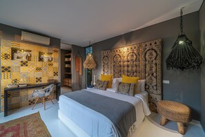 4 bedrooms, in-room safe, desk, iron/ironing board