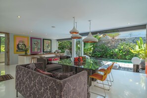 Luxury-Villa, Terrasse, Poolblick | Esszimmer