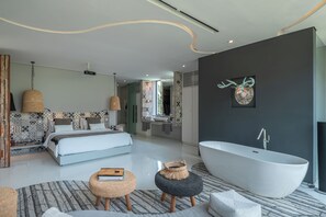 4 bedrooms, in-room safe, desk, iron/ironing board - Villa Art (Canggu)