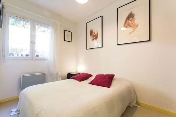 2 chambres, fer et planche à repasser, Wi-Fi gratuit, draps fournis