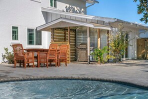 Outdoor dining - Casa Del Palms ~ Family Fun Oasis with Heated Pool, Game Room & Gulf Views (Panama City Beach)