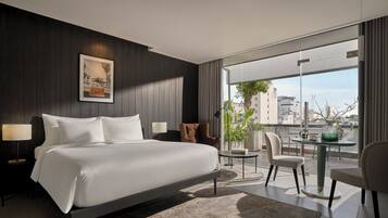 Quarto luxo, sacada, vista para a cidade | Wi-Fi de cortesia