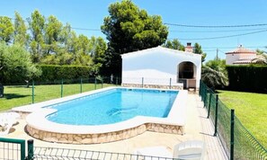 Piscine couverte, piscine extérieure