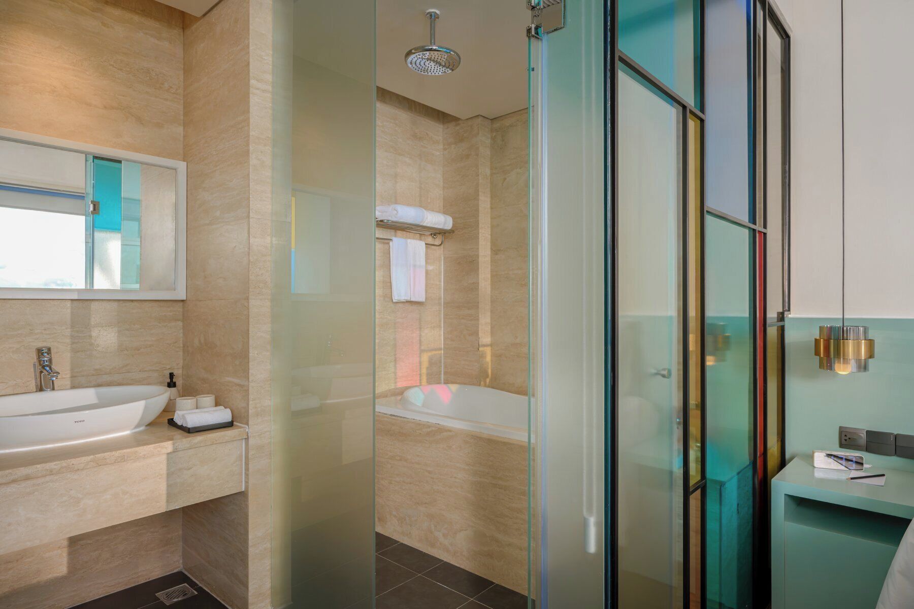 Executive Room, City View | Bathroom | Free toiletries, hair dryer, towels, shampoo