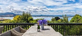 Acacia Bay Views - Serene Panoramic Views Retreat