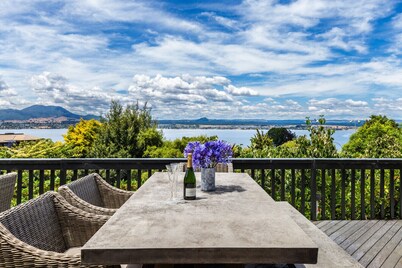 Acacia Bay Views - Serene Panoramic Views Retreat