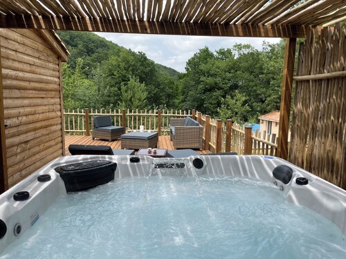 Chalet/Spa and private lake