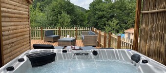 Chalet/Spa and private lake