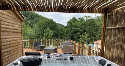 Chalet/Spa and private lake