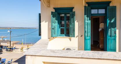 Beachfront Serenity - Petalidi s Moorea Gem