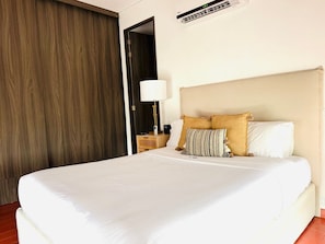 1 habitación, tabla de planchar con plancha, wifi gratis y ropa de cama