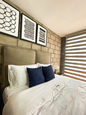 2 makuuhuonetta, työpöytä, ilmainen Wi-Fi, vuodevaatteet