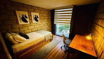 2 bedrooms, desk, free WiFi, bed sheets