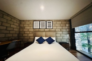 2 bedrooms, desk, free WiFi, bed sheets