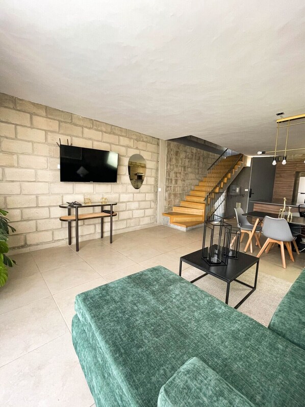 Interior - Stylish urban loft with access to gym and work rooms. (Guadalajara)