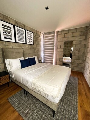 2 bedrooms, desk, iron/ironing board, free WiFi