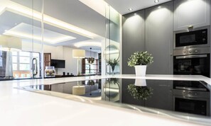 Fridge, microwave, oven, dishwasher - 3 Rooms 4 People (Seville)