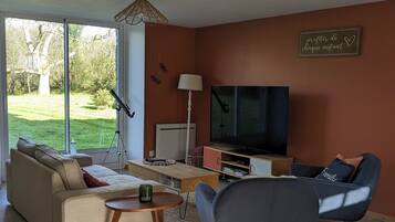 Televisie en een open haard