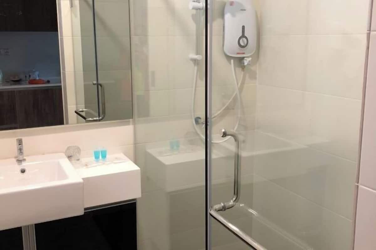 Shower, free toiletries, hair dryer, slippers