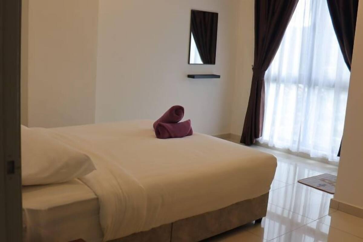 Iron/ironing board, free WiFi, bed sheets