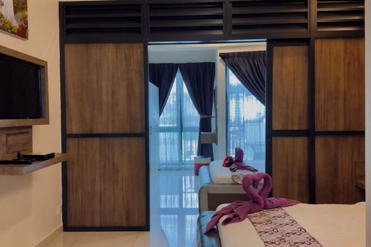 Iron/ironing board, free WiFi, bed sheets