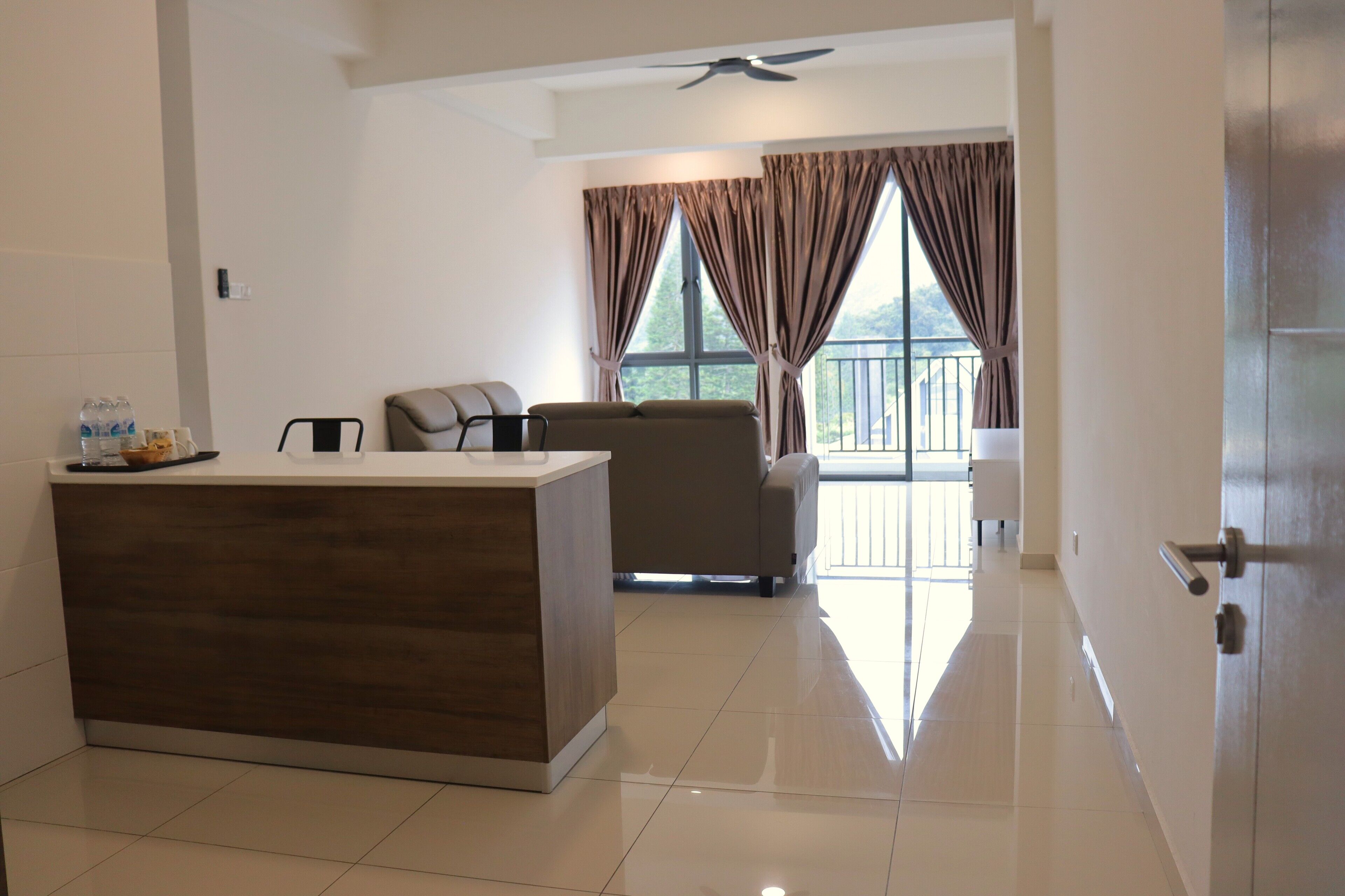 Mini-Kühlschrank, Mikrowelle