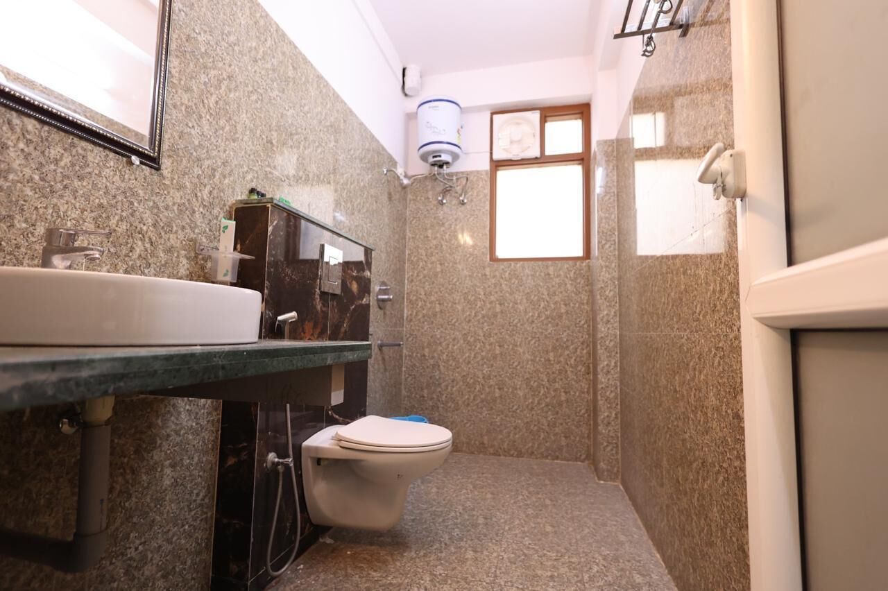 Ducha, artículos de tocador gratuitos, toallas, jabón