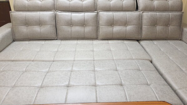 Interior - Private Flat with open space WiFi and AC in charming Varanasi near Assi Ghat (Varanasi)