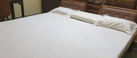2 bedrooms, desk, free WiFi, bed sheets