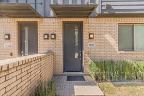 تفاصيل الفندق من الخارج