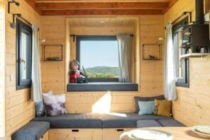 TV, fireplace, DVD player - Pierre's Tiny House in the countryside overlooking Grenoble A La Tronche (La Tronche)