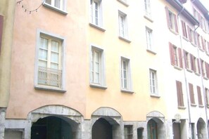 Exterior - Pierre's Tiny House in the countryside overlooking Grenoble A La Tronche (La Tronche)