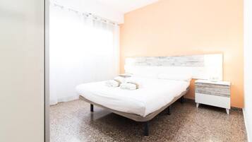 Iron/ironing board, bed sheets