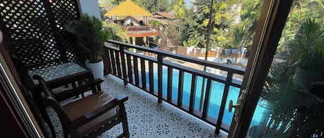 Habitación doble superior, vista a la alberca | Terraza o patio