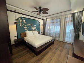 Kamar Double Deluks | Meja kerja dan ruang kerja ramah laptop