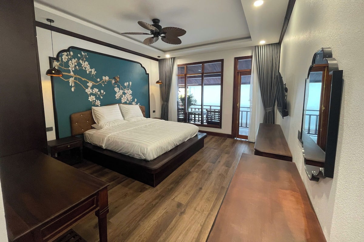 Deluxe Double Room | Desk, laptop workspace