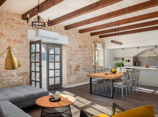 Casa (Villa Casa Di Pietra) | Soggiorno | TV a schermo piatto 32 pollici con canali satellitari