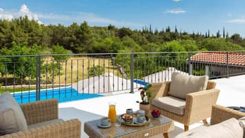 House (Villa Casa Di Pietra) | Terrace/patio