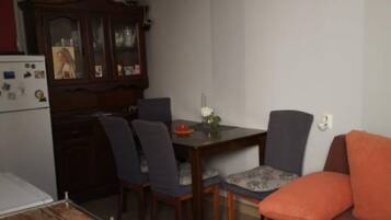 Apartment (One-Bedroom Apartment) | Dining room