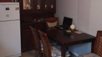 Apartment (One-Bedroom Apartment) | Dining room
