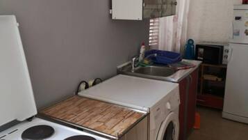 Apartment (One-Bedroom Apartment) | Private kitchen | Fridge